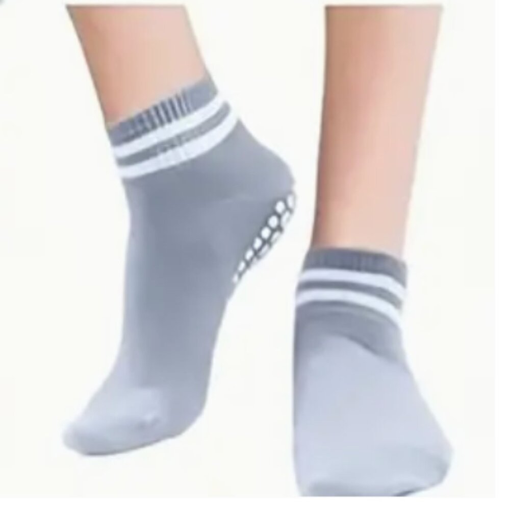 Callie Lives Yoga Grip Ankle Socks for Pilates, Ballet, or Loungewear Medium - Picture 5 of 7